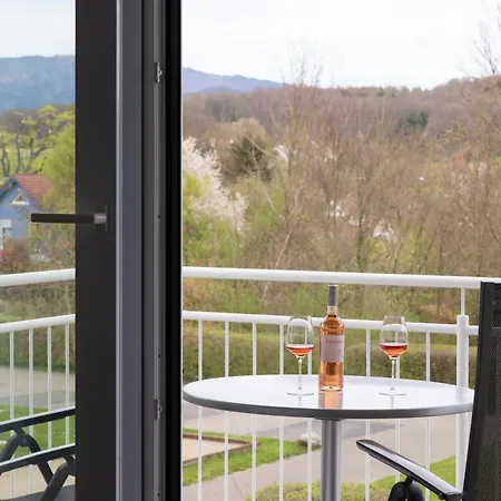 2 Zimmer Ferienwohnung Mit 2 Balkons In Suedbaden Bad Bellingen Hertingen Golf, Bike Und Weinprobe Apartment *